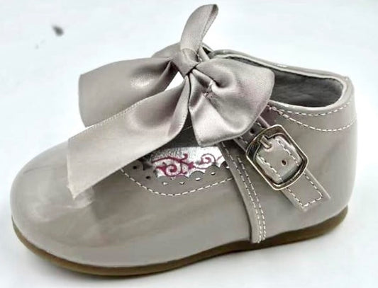 Melia grey patent girls shoes size 6