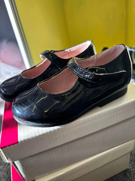 Black patent girls shoes size 6 only